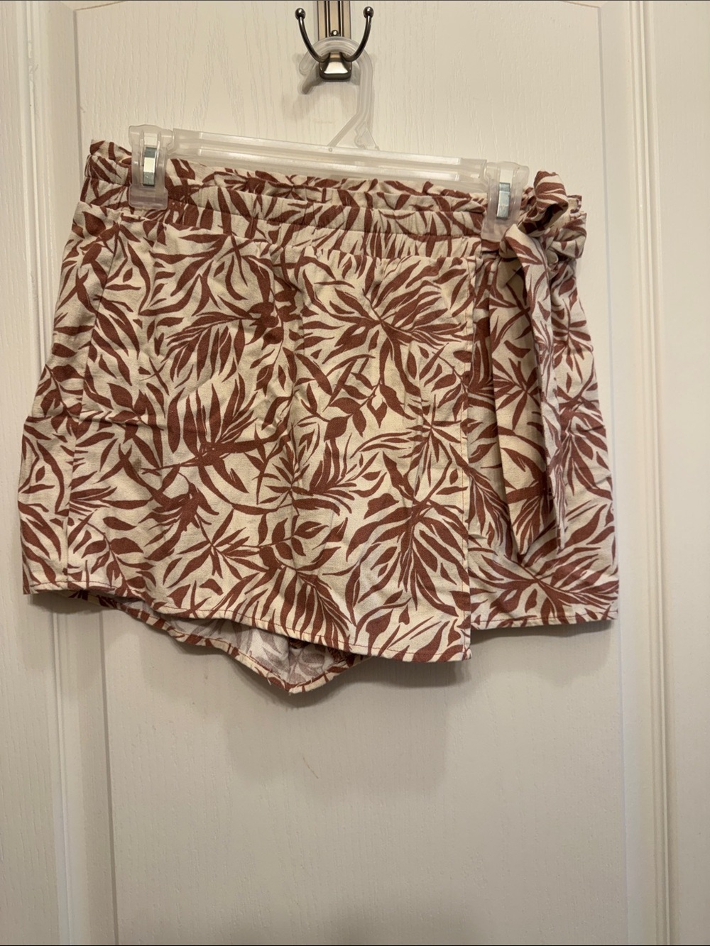 Haute Monde Cream and Brown Leaf Print Skort